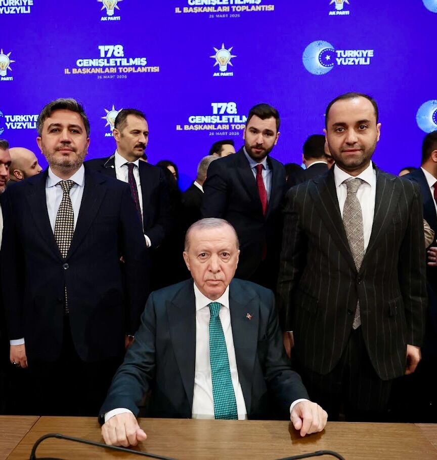 657833696 17986185854975236 4737741987813845656 N