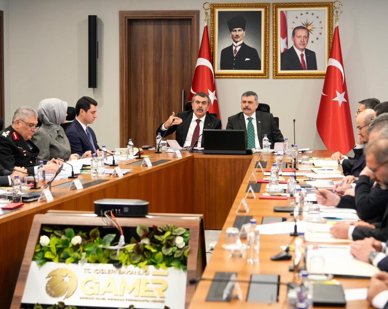 670275296 18086526605260796 5074394574849632383 N