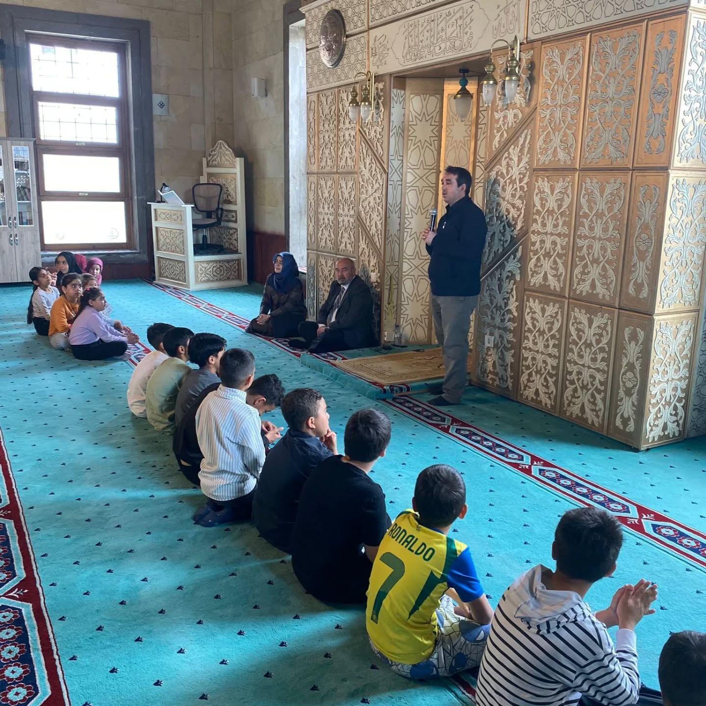 Ögrenciler Seyh Osman Caiinde Bulustu1