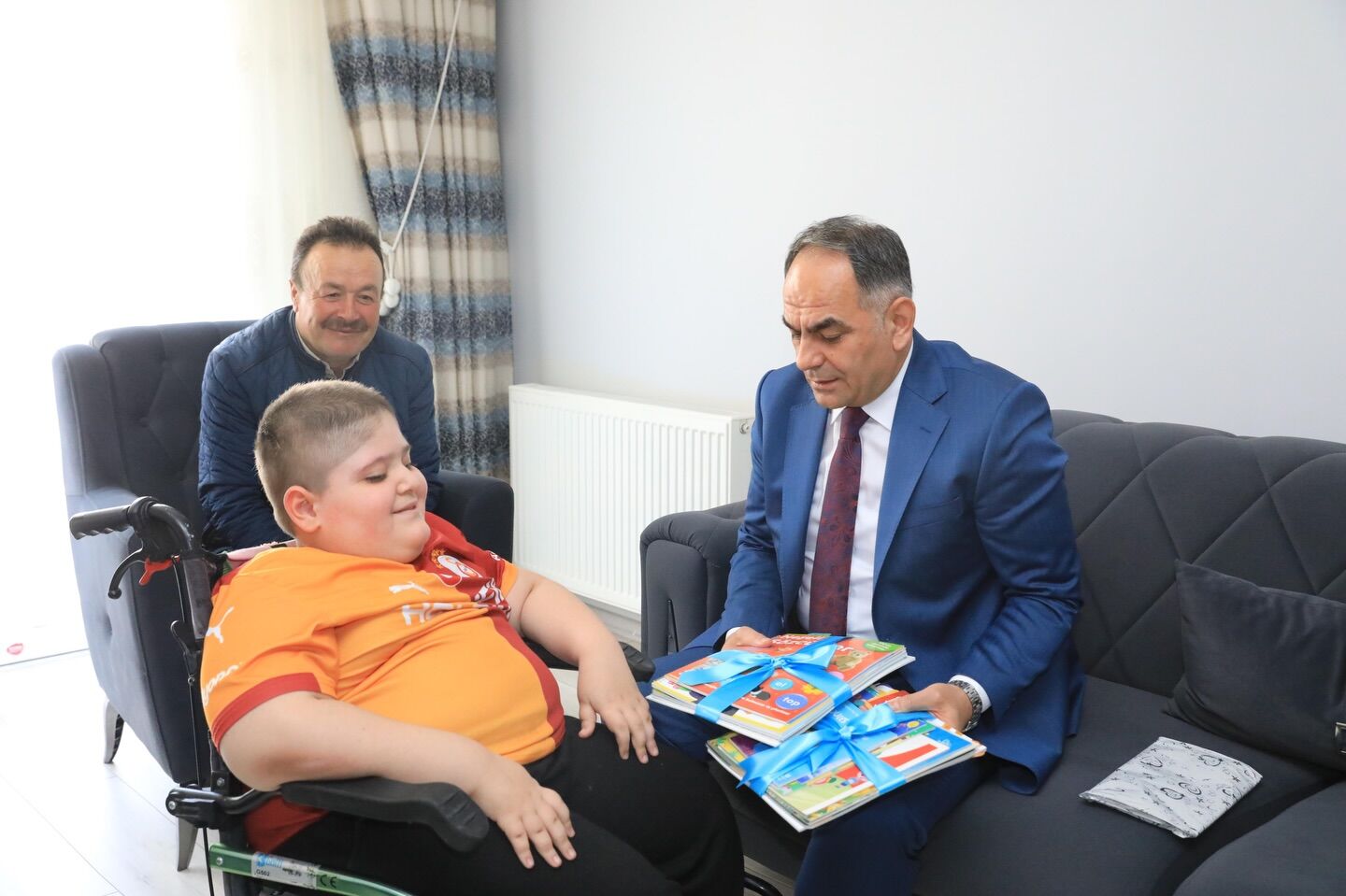 Vai Cakirtastan Evde Egitim Gören Ögrencilere Moral Ziyareti2