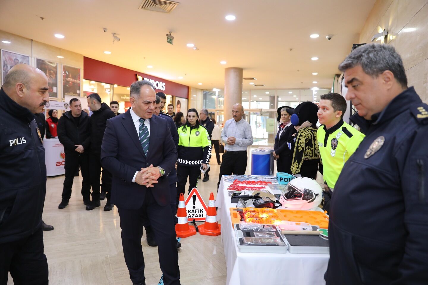 658767208 18085753742260796 8728898888522888634 N