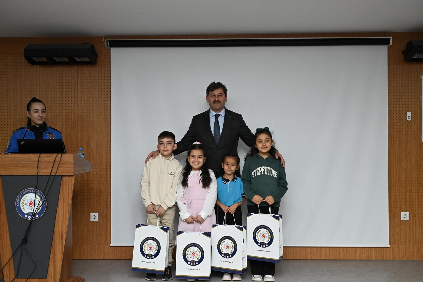 661032568 18085667645260796 3918204134786790782 N