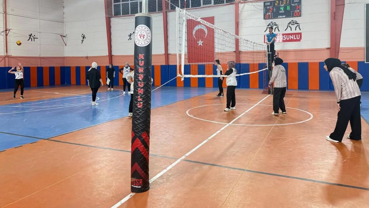 Kursunlu Evimin Sultanları Voleybol Turnuvasi Heyecanla Sürüyor