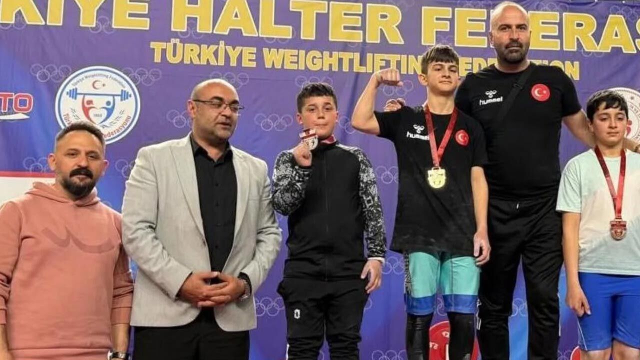 Halterci Serdar Onacak Trkiye Ikincisi Oldu1