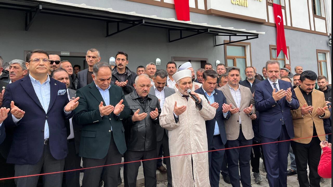 Çankırı’da Küçükhacıbey Köyü Camii dualarla ibadete açıldı