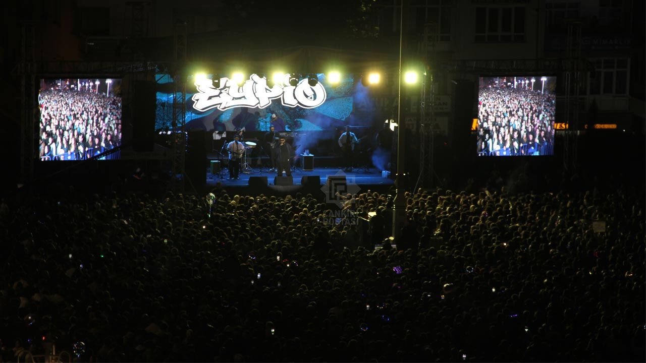 Kent Meydaninda 19Mayis Coskusu
