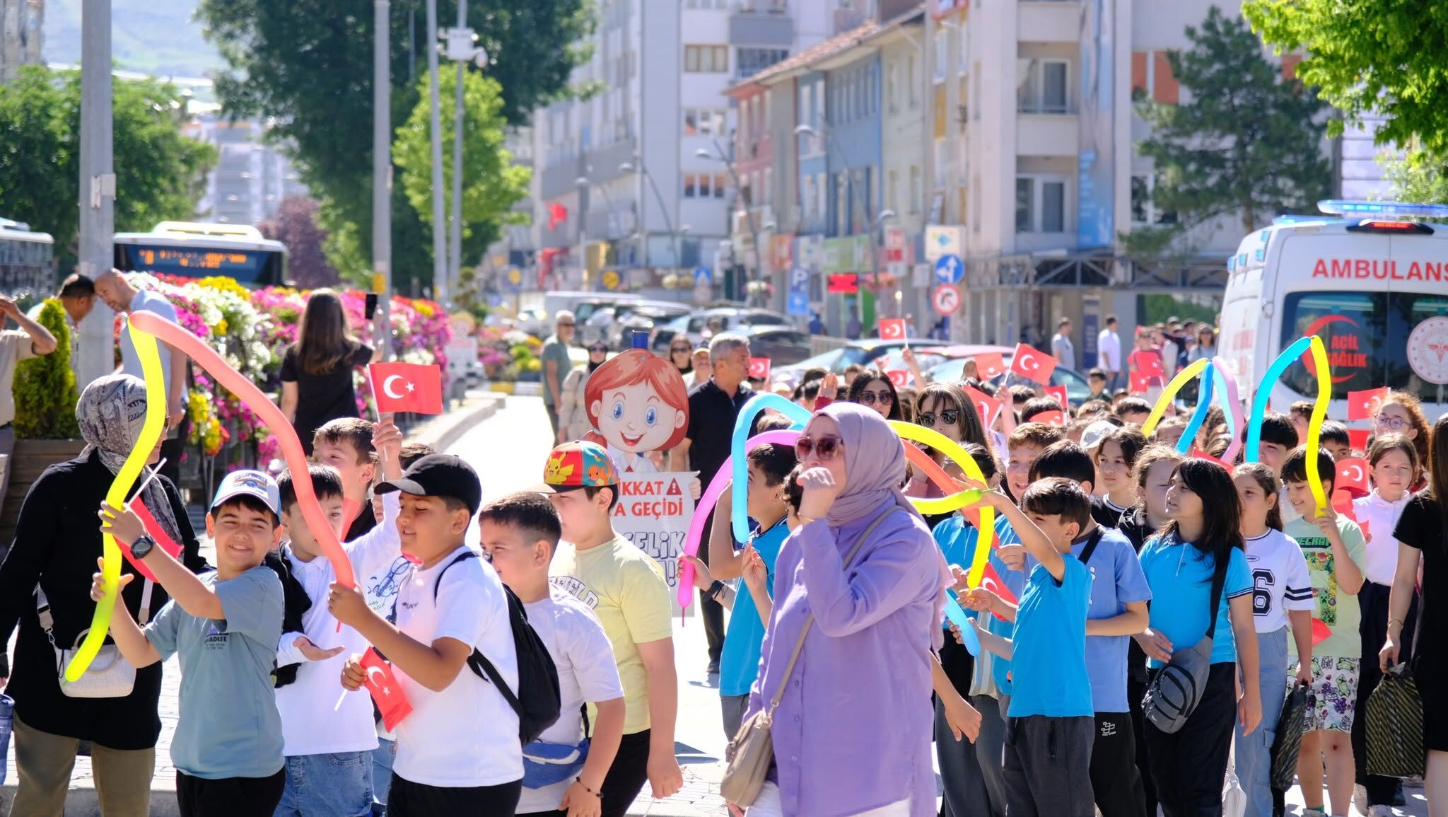 Egitim Senk Ligi Kortej Yürüyüs2