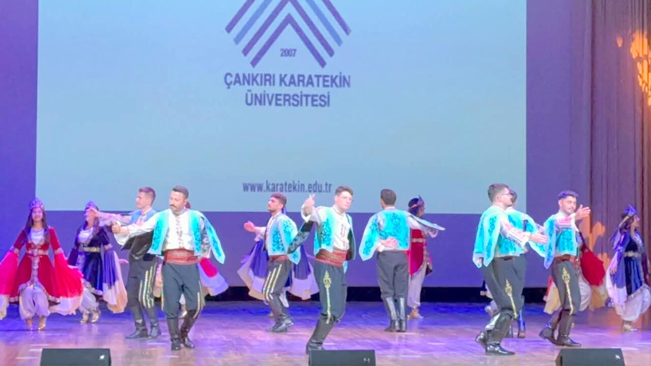 Cakü Anaolu Kültürünü Baküde Sahneye Tasidi1