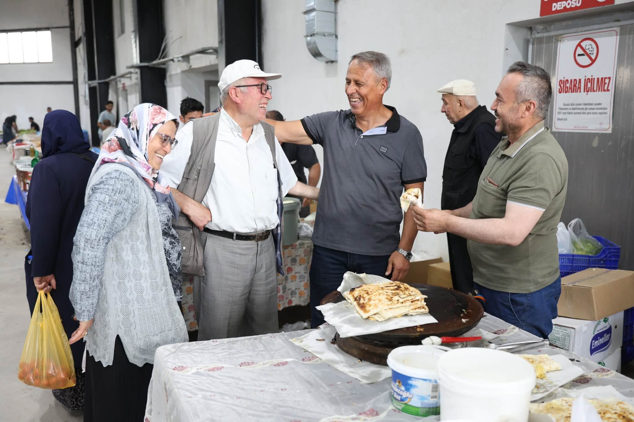 Sopaci Pazarda Esnaf Ve Vatandasla Bulustu3