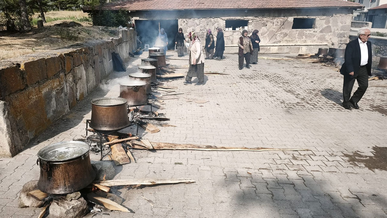 18Kazanm Asure Birlik Ve Beraberlik Icin Kaynadi