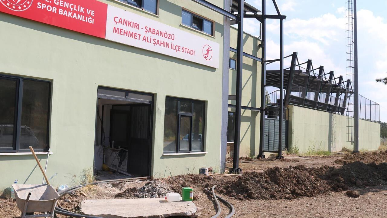 Şabanözü'nün stadyumu UEFA standartlarına yükseliyor