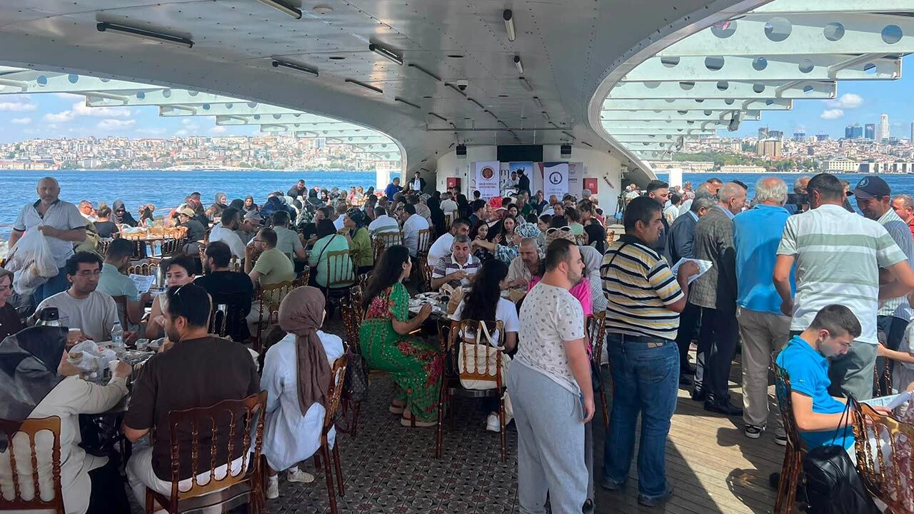 Istanbuldaki Cankirilila Bogaz Turunda Bulustu