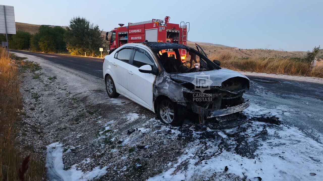 Seyir Halinde Otomobil Alevlere Teslim 1