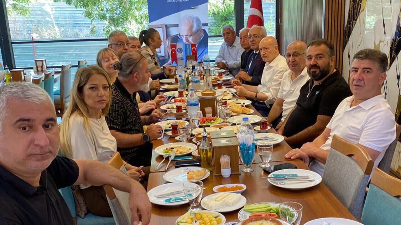 Mustafa Can Bir Dönem Icin Geliyorum