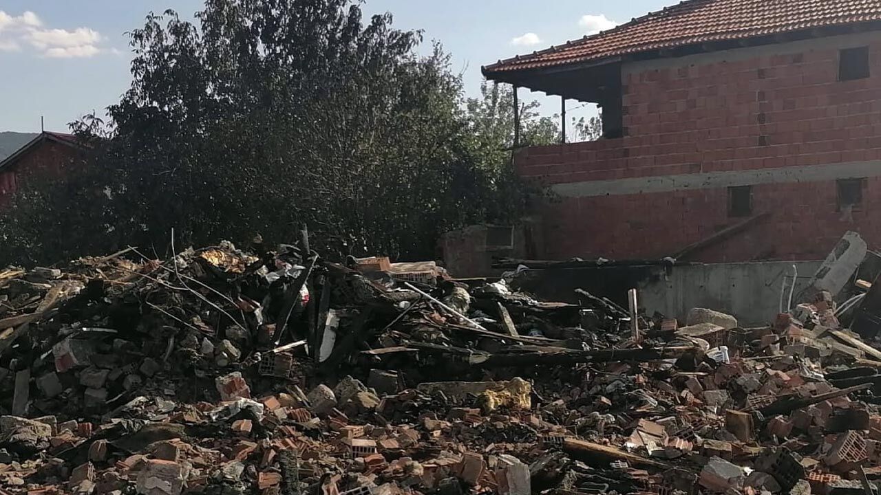 Candan Ilgazda Yanginda Hasar Gören Yerleri Inceledi1
