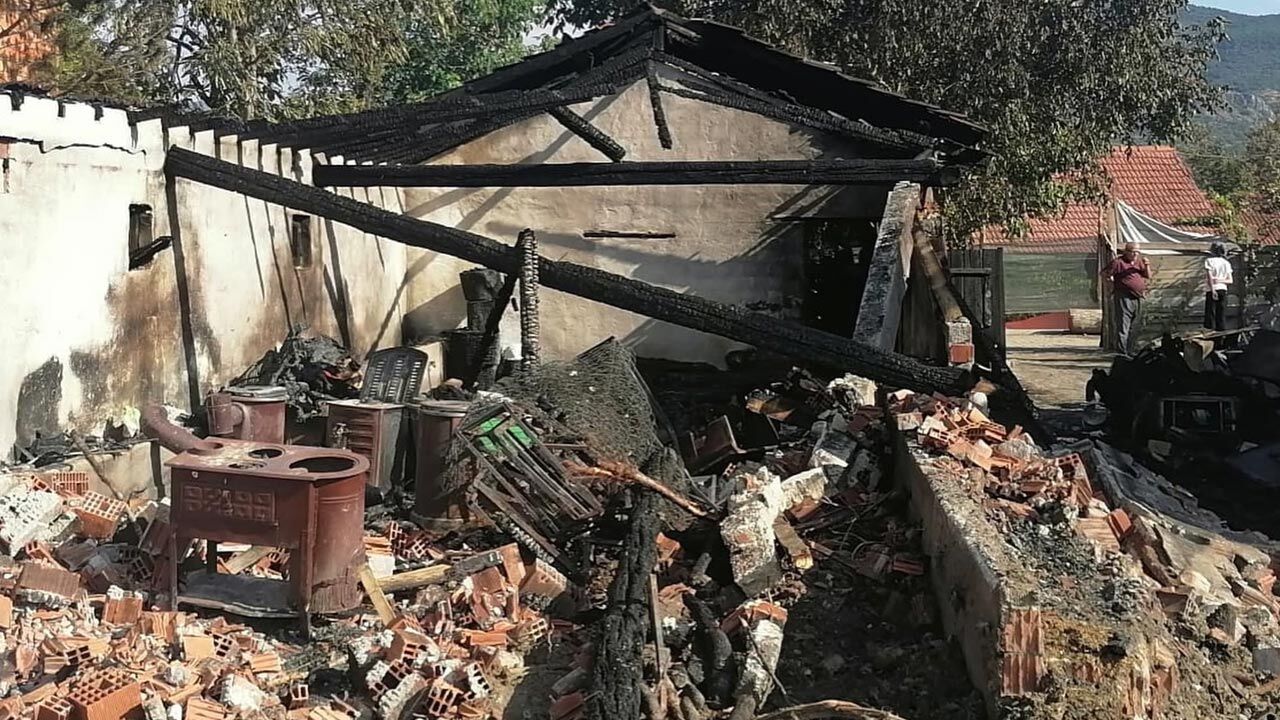 Candan Ilgazda Yanginda Hasar Gören Yerleri Inceledi2