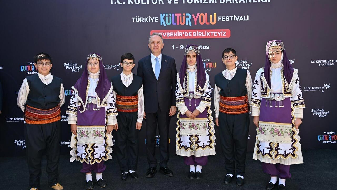1785571953 00 K Lt R Ve Turim Bakan Yard Mc S G Khan Yazg .Jpeg