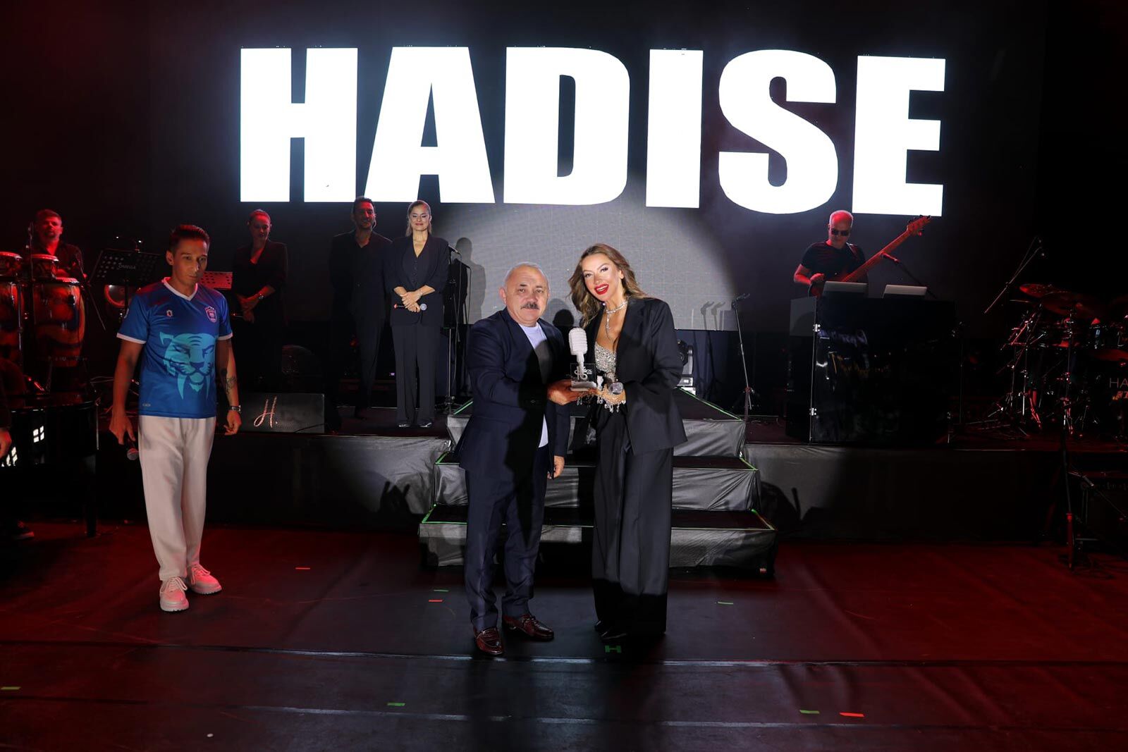 Hadise Cankiri Sahne 1