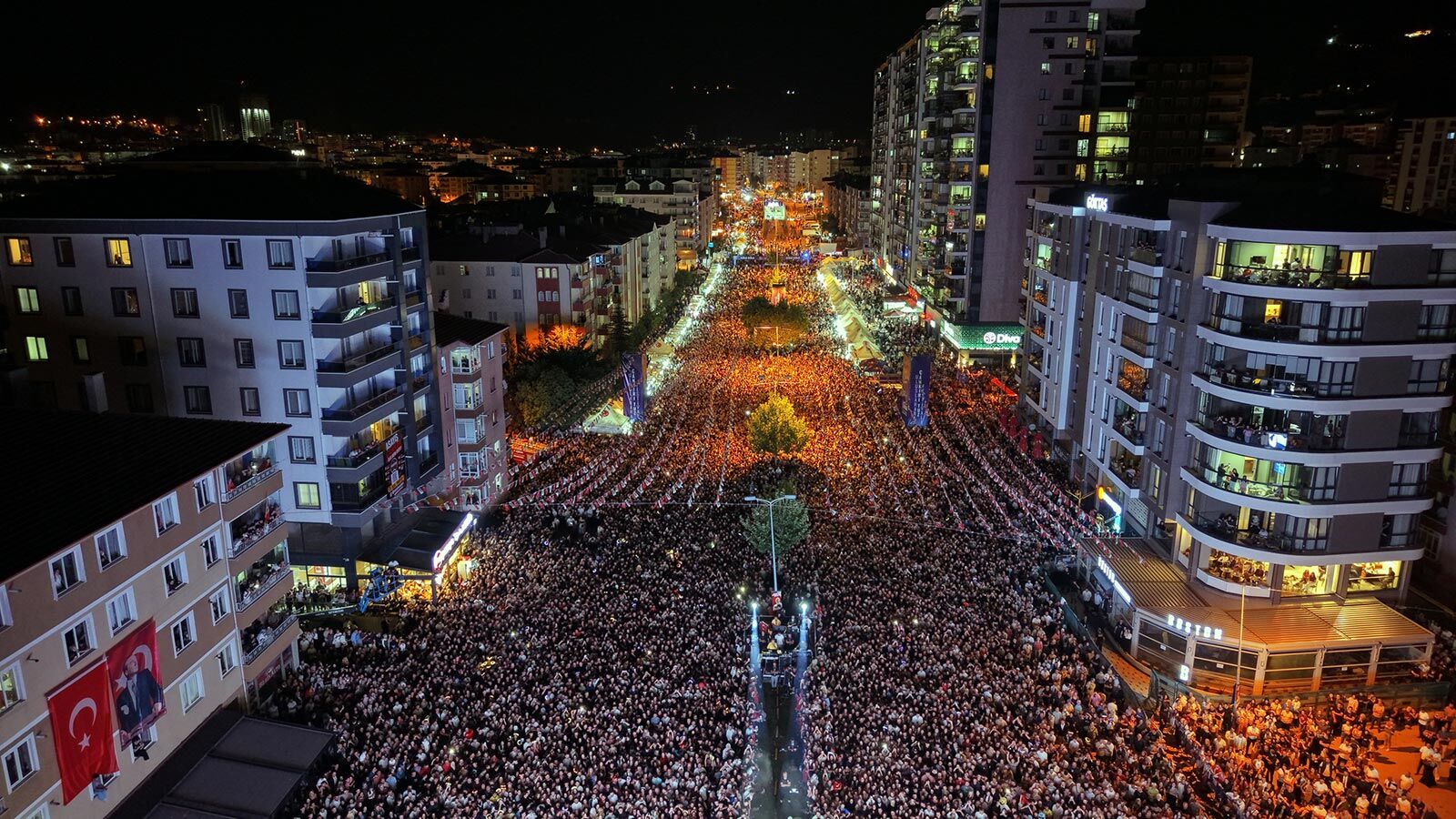 Hadise Cankiri Sahne 2