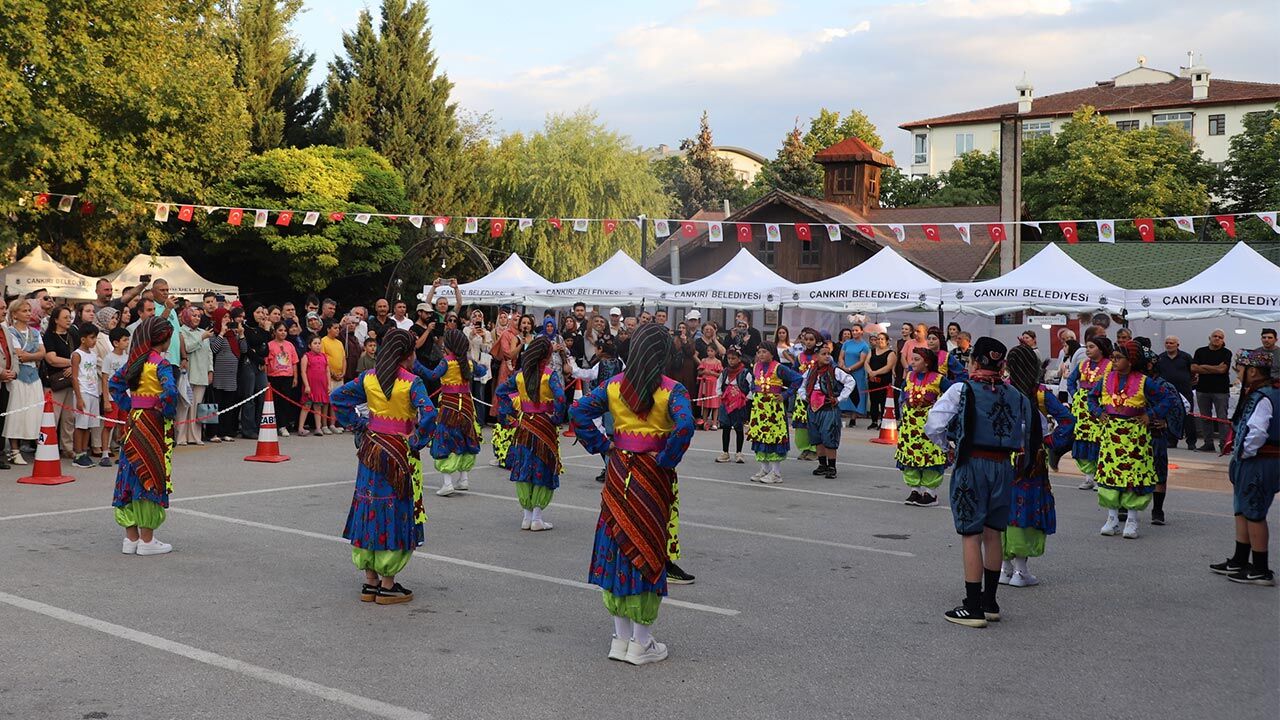 Sanat Sokağı açıldı, yerel sanatçıların konserleri başladı