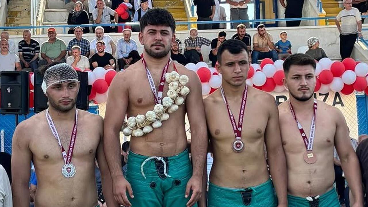 Eldivanlı pehlivan Fatih Çelik Türkiye şampiyonu oldu
