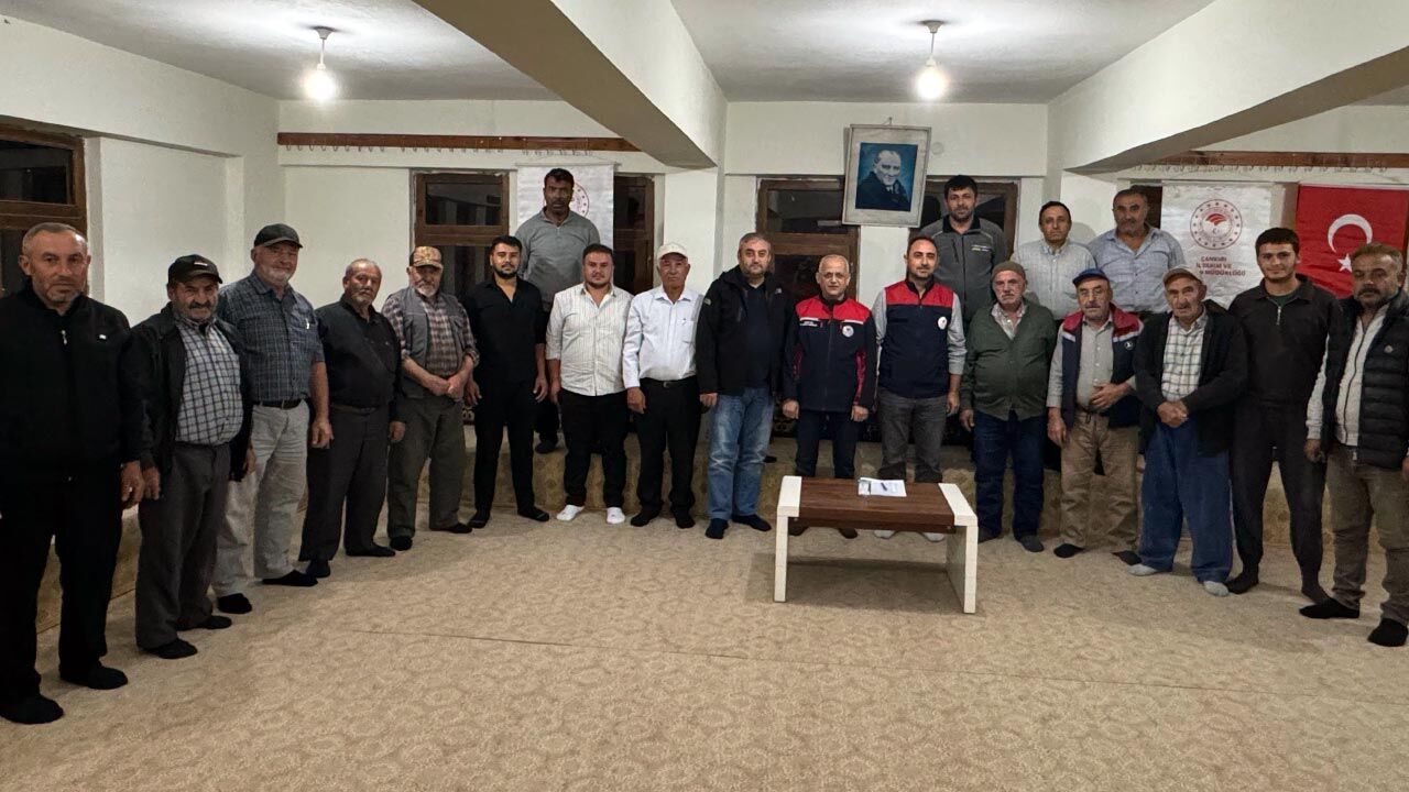 Koyunbaba Sulama Sahasında üreticilerle tarımın geleceği konuşuldu