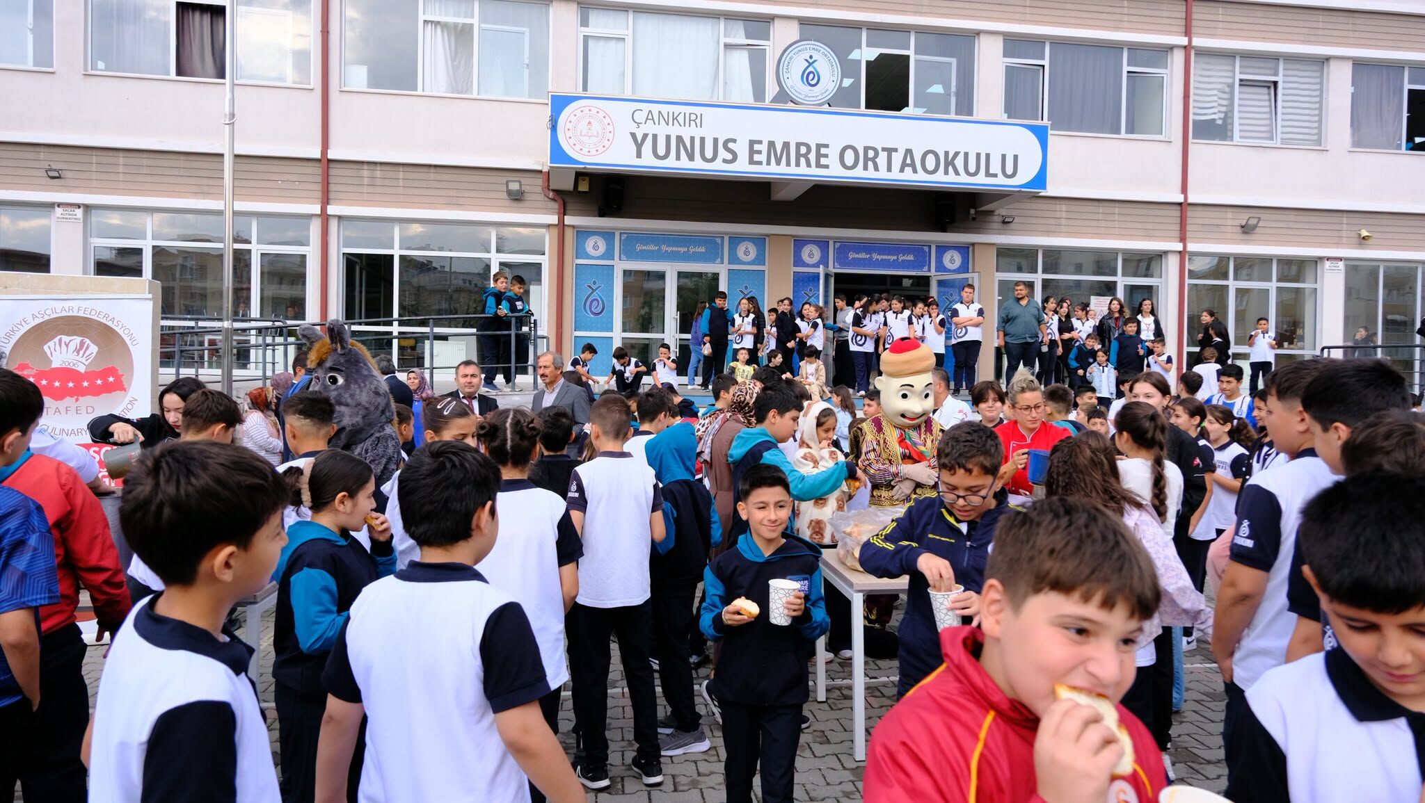 Ögrenciler Güne Corbayla Basladi1