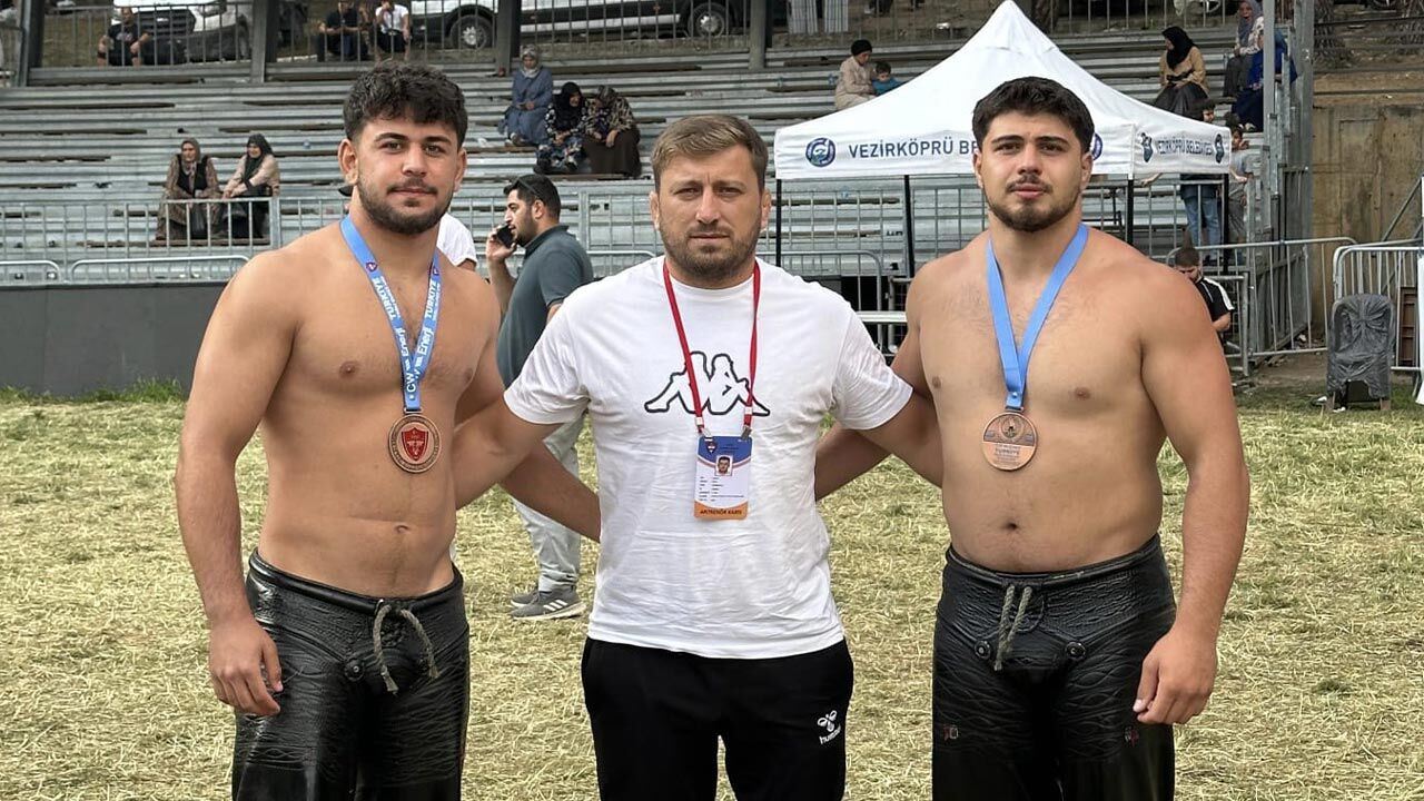 Er meydanında Eldivan başarısı: İki pehlivan üst boya çıktı