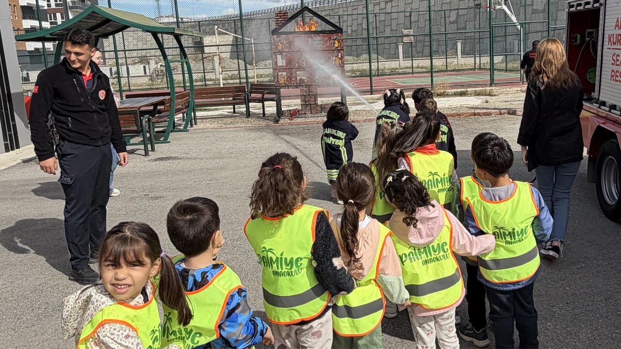 Çankırı’da miniklere itfaiyecilerden hayat kurtaran eğitim