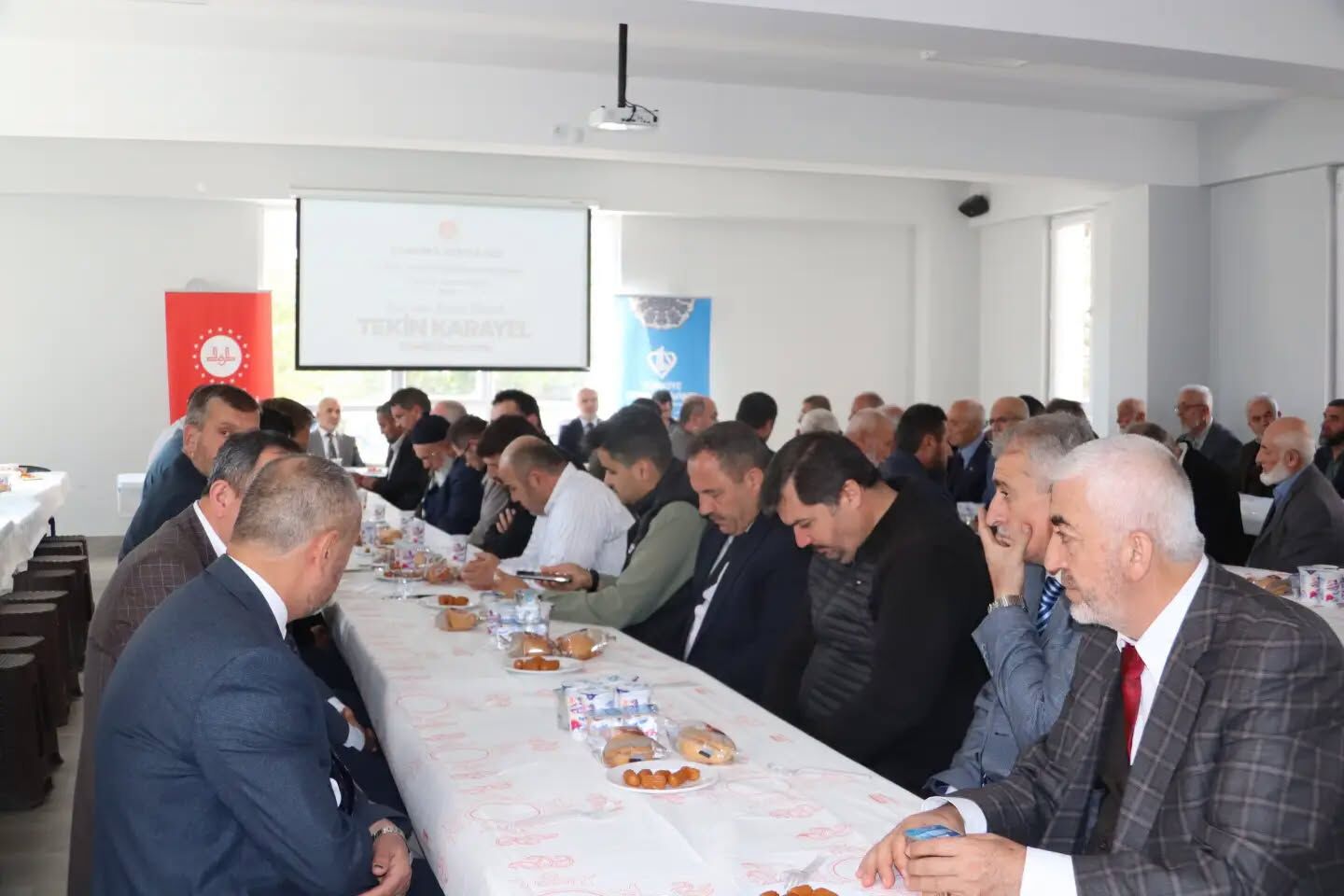 Calisan Ve Emekli Din Görevlileri Biraraya Geldi1