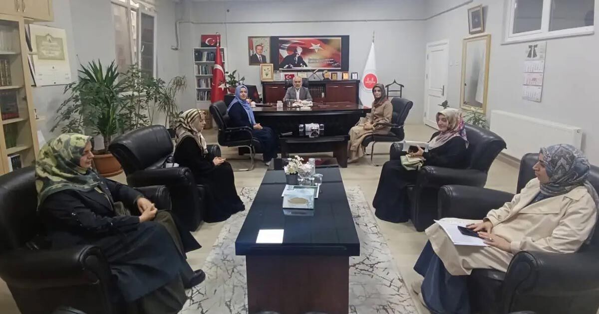 Kur’an kursu yöneticilerinden İl Müftüsü Mehmet Şahin’e ziyaret