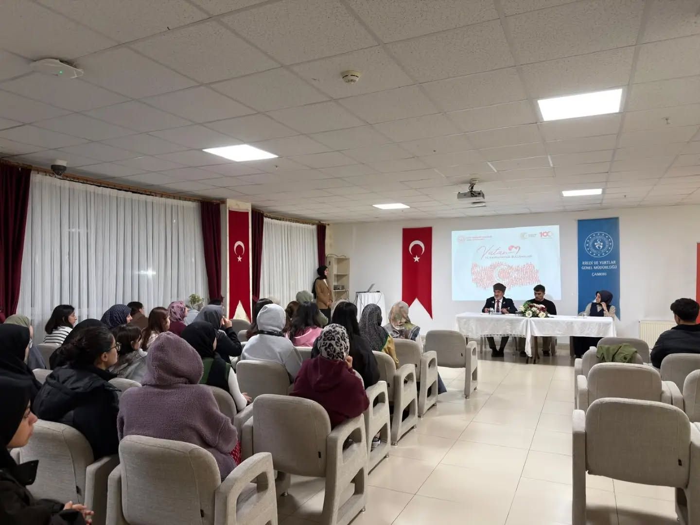 Ögrenciler Sehit Ve Gazi Yakinlariyla Bulustu1