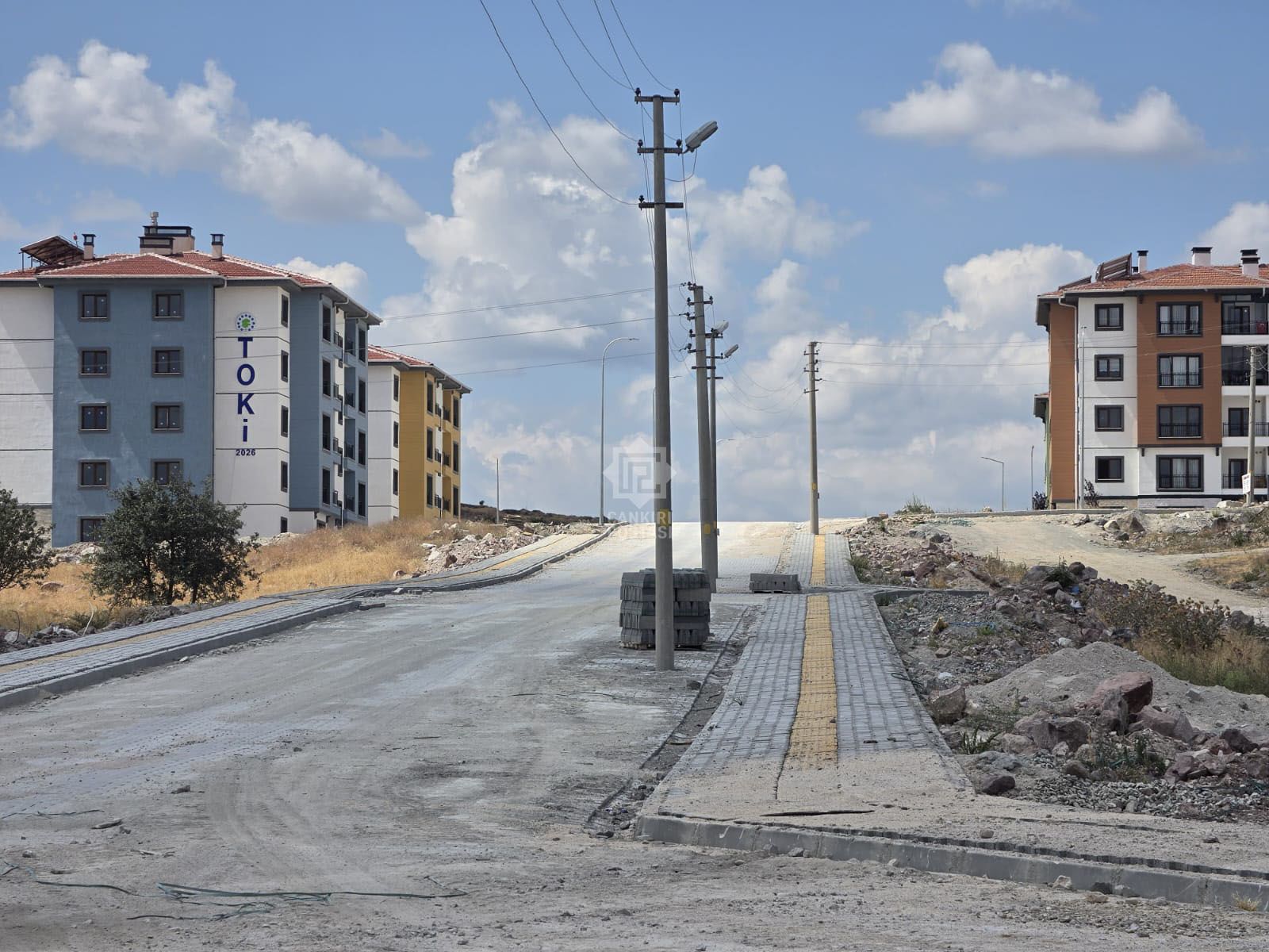 Toki Elektrik Direkleri Ortada Kaldi 1