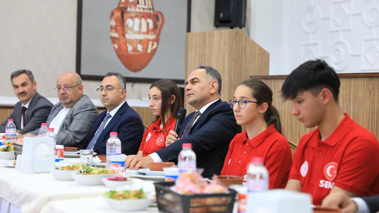 Şampiyonlar Ayni Sofrada Bulustu1