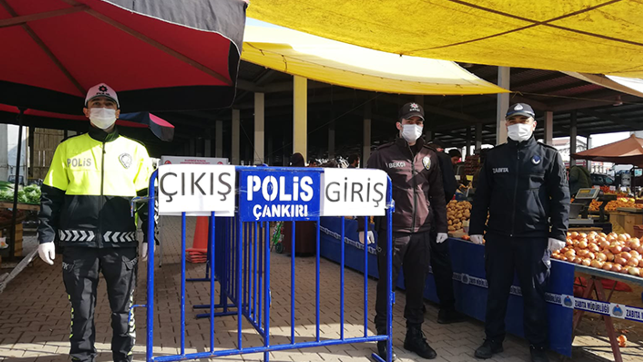 Çarşamba pazarında sıkı korona önlemleri devreye girdi!’