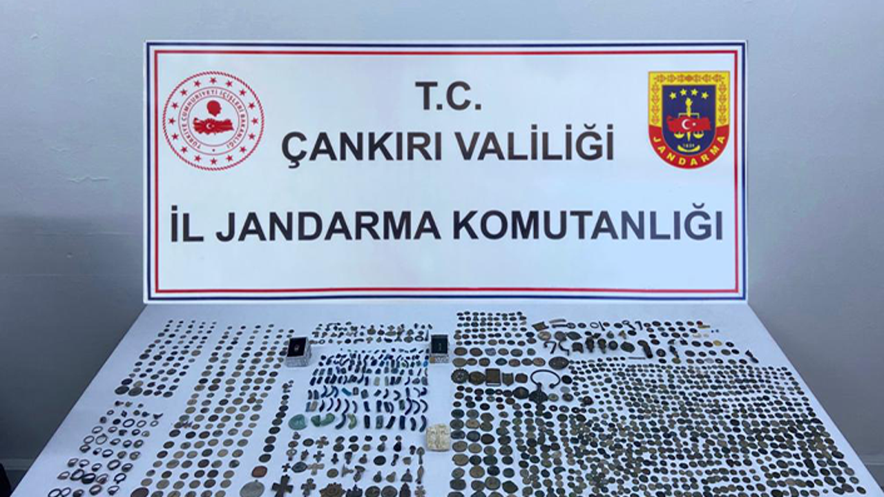 Çankırı'da Jandarmanın baskın yaptığı adreste bin 376 tarihi eser ele geçirildi
