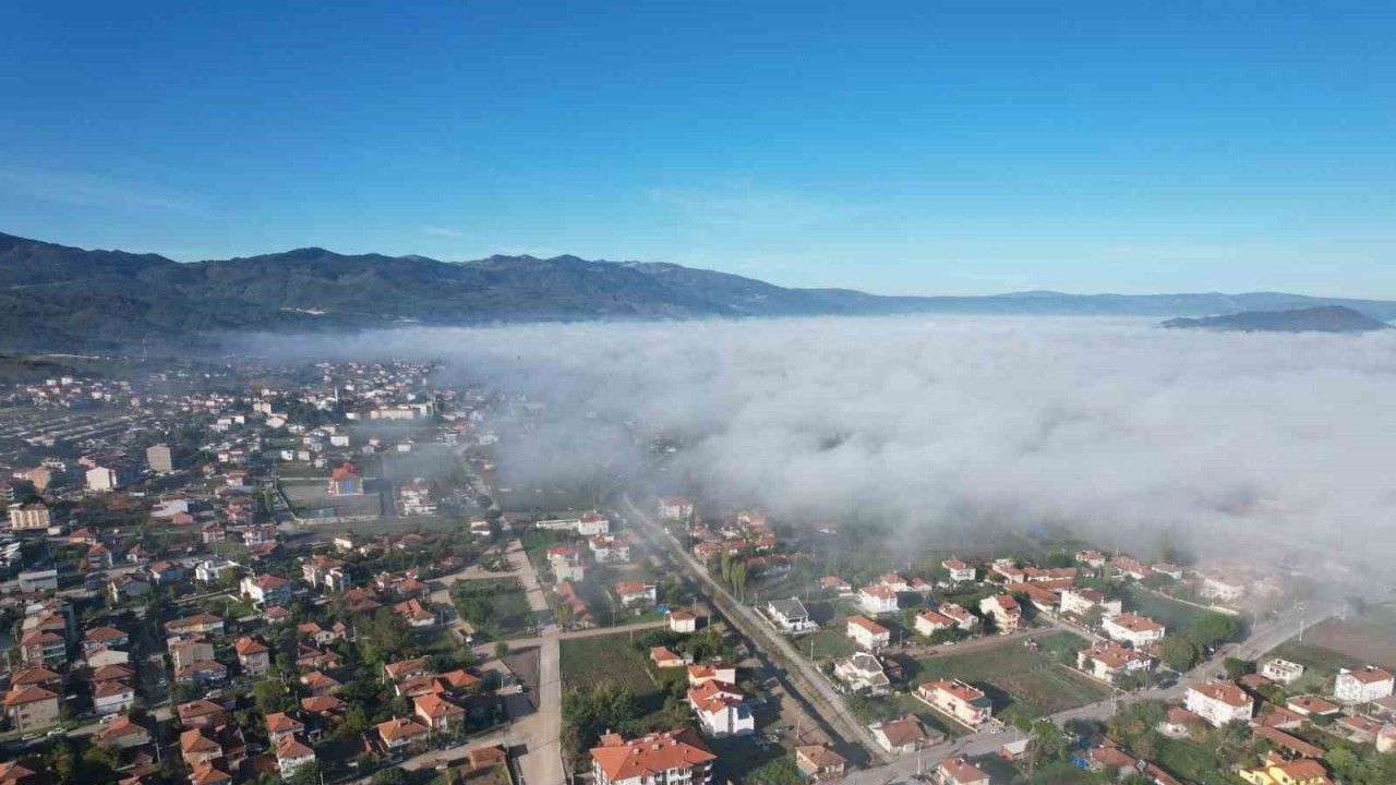 Sındırgı’da sis ve yıkım bir arada: Deprem bölgesi havadan görüntülendi