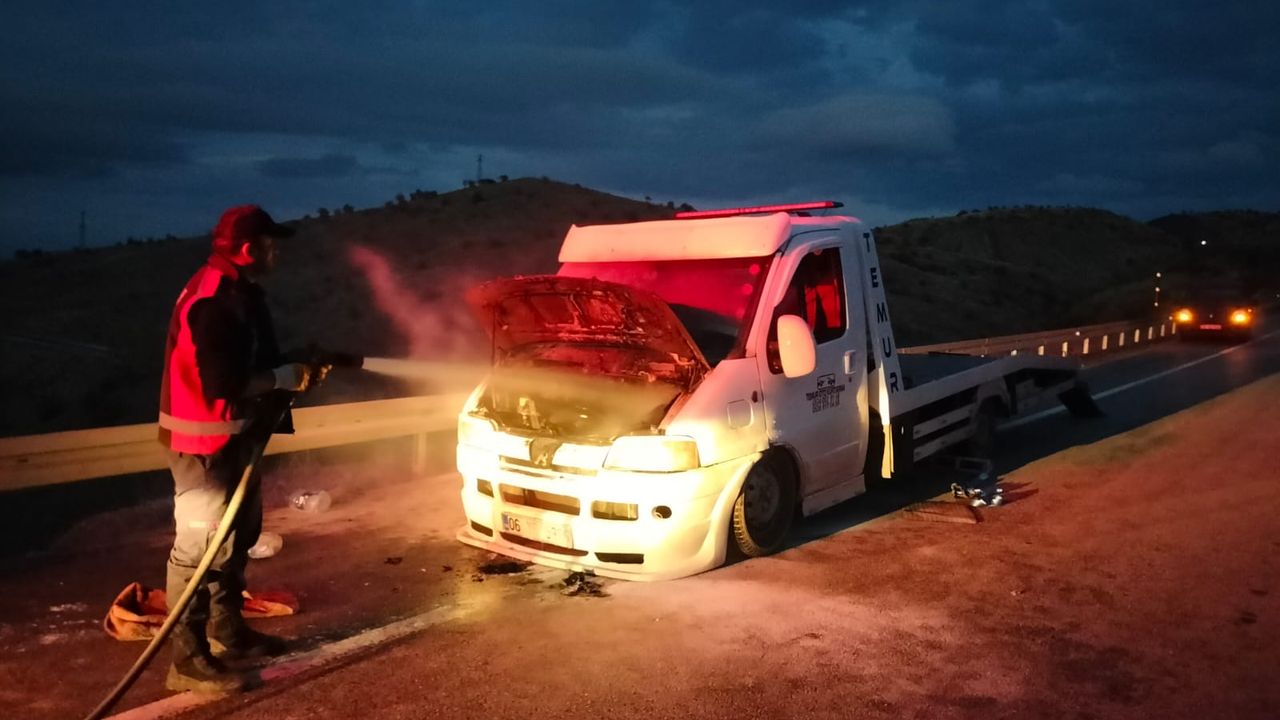 Çankırı’da seyir halindeki kamyonet alev aldı