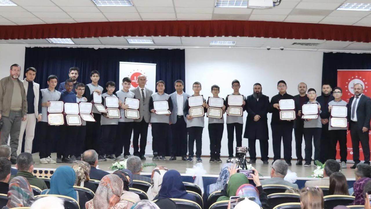 Çankırı’da 34 Öğrenci Hafızlık Belgelerini Aldı