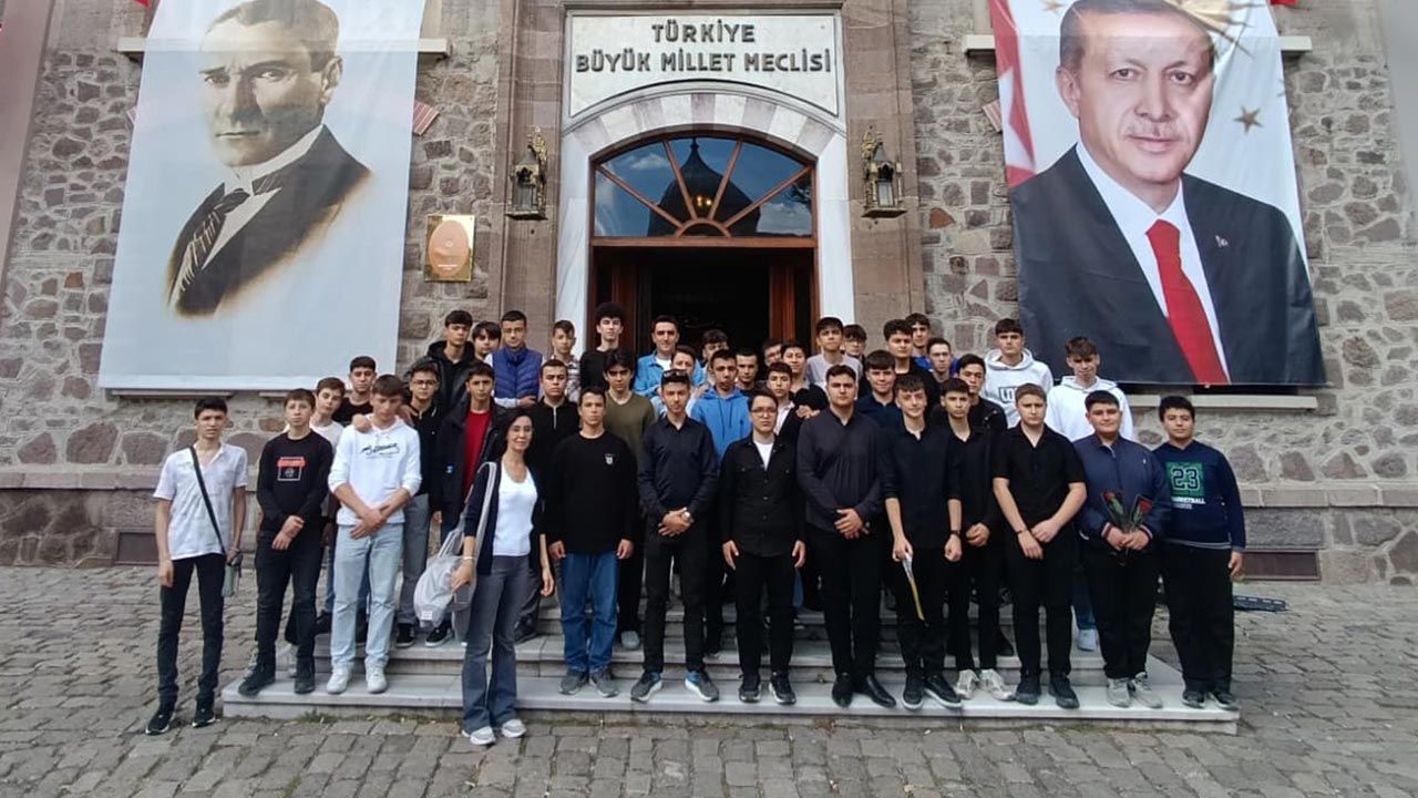 Çankırılı Öğrenciler Cumhuriyet’in Doğduğu Mekânlarda Tarihe Tanıklık Etti