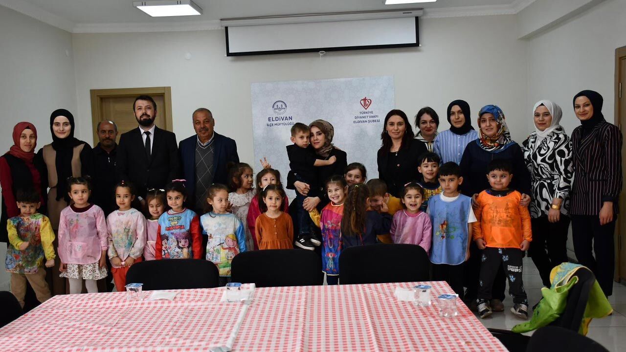 Eldivan’da Minik Eller Ebru Sanatıyla Buluştu