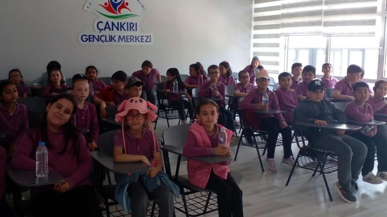 Çankırı Atatürk İlkokulu öğrencileri gençlik merke