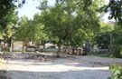 Çankırı'da belediye ekipleri park alanındaki harabe yapıları yıktı
