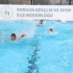 Korgun’da çocuklar yüzme öğreniyor