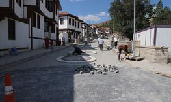 Çankırı’nın Tarihi Sokaklarına dokusuna uygun kaldırım döşeniyor