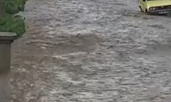 Çankırı’da sağnak yağmur sonrası sel sulları yolları kapladı