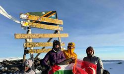 Filistin’e destek için Afrika’nın en yüksek dağına çıktılar