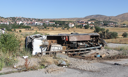 Çankırı'da kontrolden çıkan sondaj kamyonu şarampole devrildi