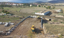 Kurşunlu bağlantı yolunda çalışmalar demiryolu hattında devam ediyor