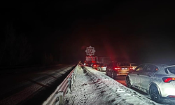 Çankırı'da zincirleme trafik kazaları yolları tıkadı